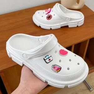 Nursing shoes